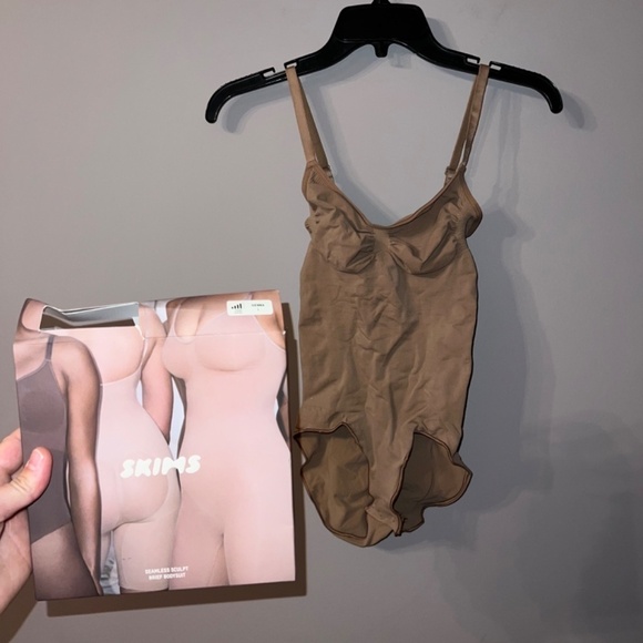 NWT SKIMS SHAPEWEAR BODYSUITS SEAMLESS SCULPT BRIEF BODYSUIT BEIGE SIENNA LARGE - Picture 3 of 7
